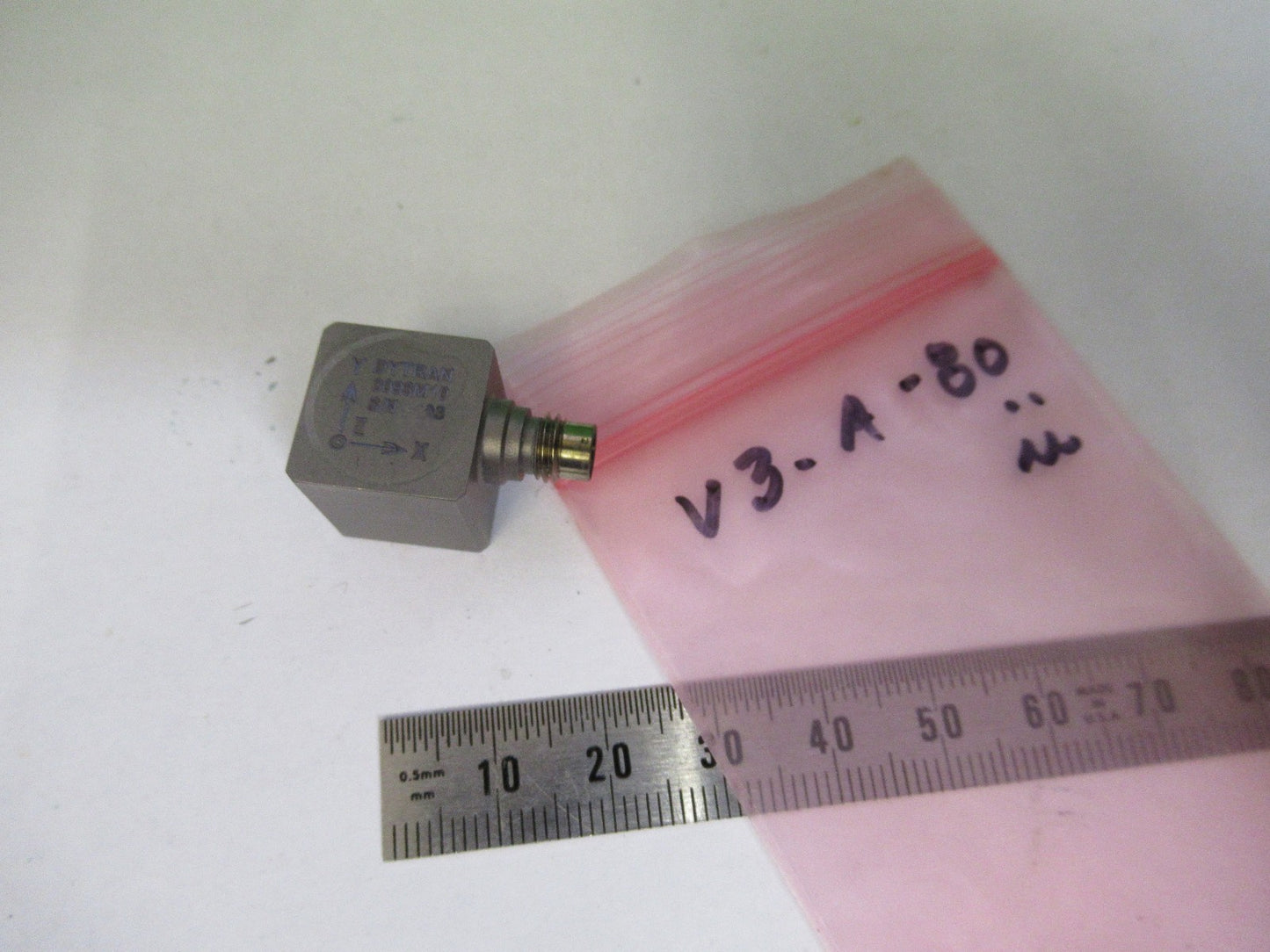 ACCELEROMETER DYTRAN 3093M10 VIBRATION SENSOR 50 mV/g TRIAX as pictured V3-A-80