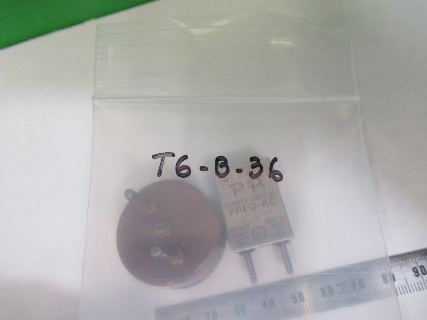 ANTIQUE DX PR XTALS QUARTZ CRYSTAL FREQUENCY CONTROL RADIOA AS PICTURED T6-B-36