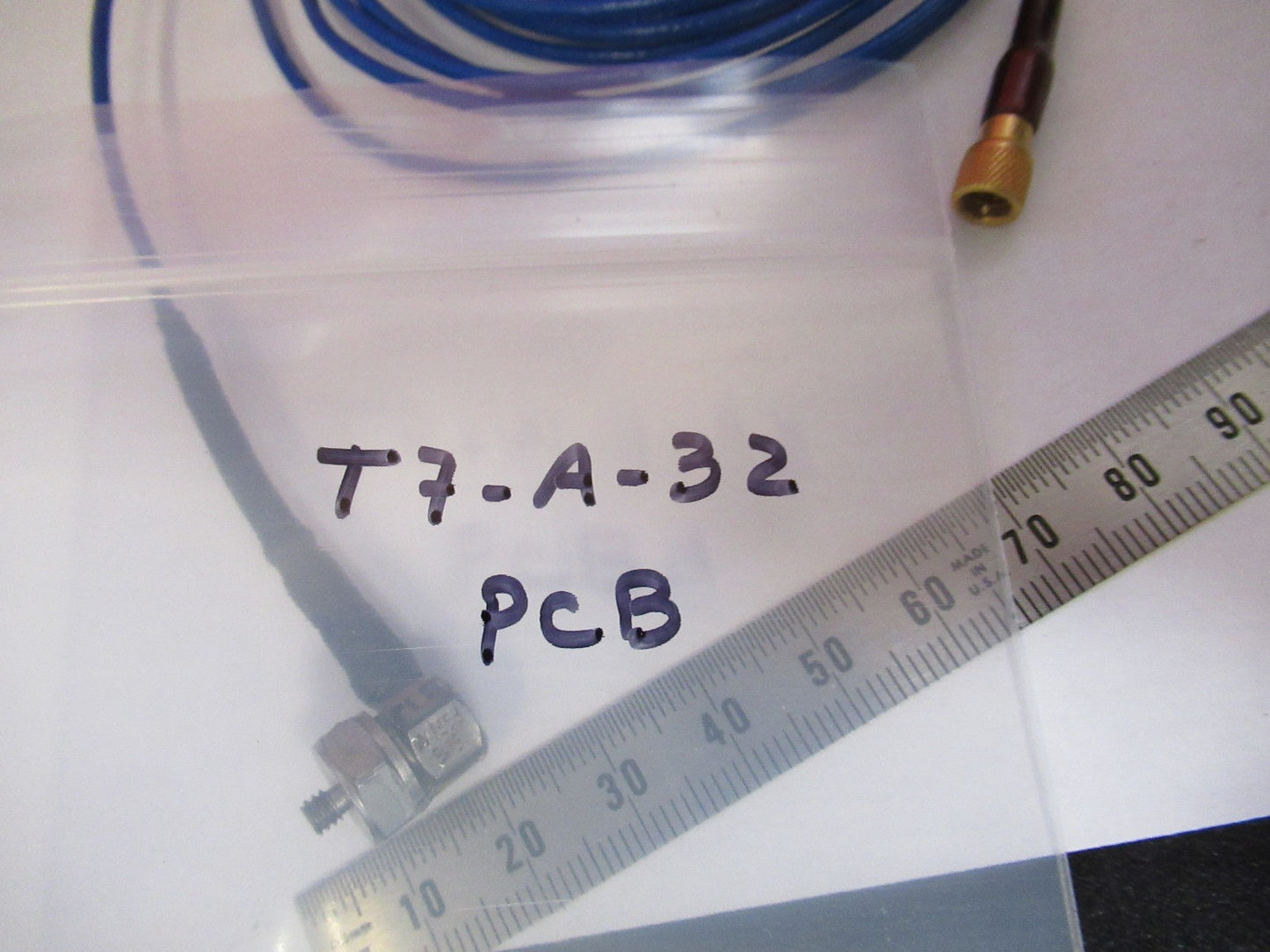 PCB PIEZOTRONICS CUSTOM ACCELEROMETER VIBRATION SENSOR + integral cable T7-A-32