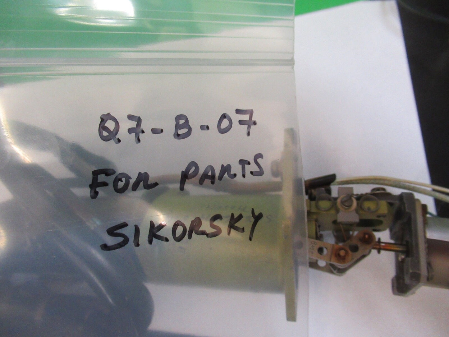 FOR PARTS SIKORSKY S1565-61879-5-N RETAINER ASSEMBLY AS IS AS PICTURED Q7-B-07
