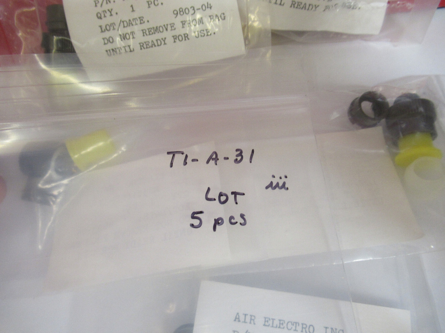 LOT 5 PCS CONNECTOR MIL SPEC MS3116P8-3S AS PICTURED T1-A-31