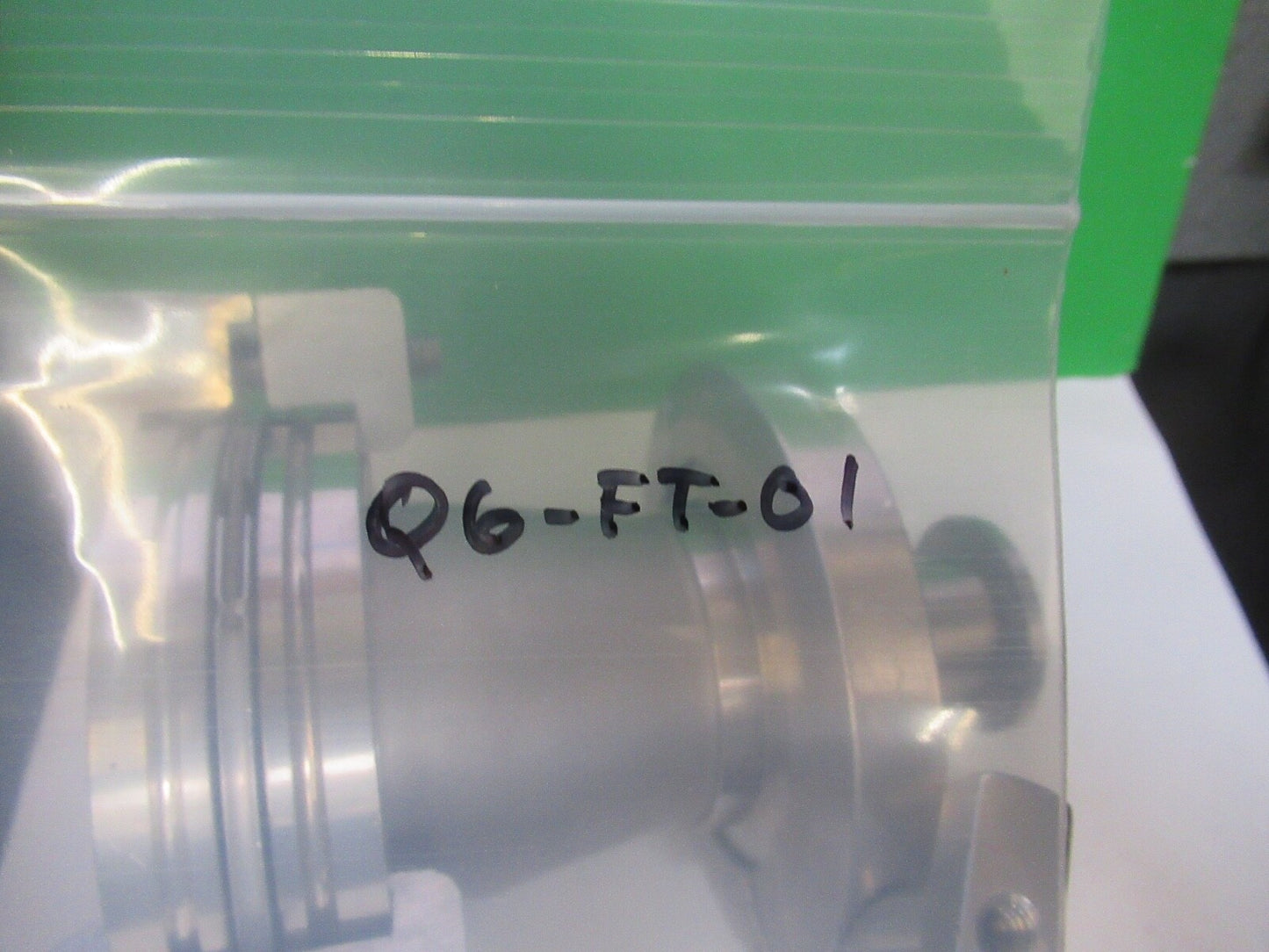 ULTRA HIGH VACUUM ADAPTOR DEVICE + CLAMPS Q6-FT-01