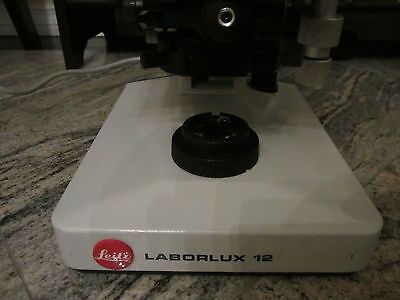 LEITZ MICROSCOPE LABORLUX 12 OPTICS 4 OBJECTIVES POWER UP AND OPERATES OK