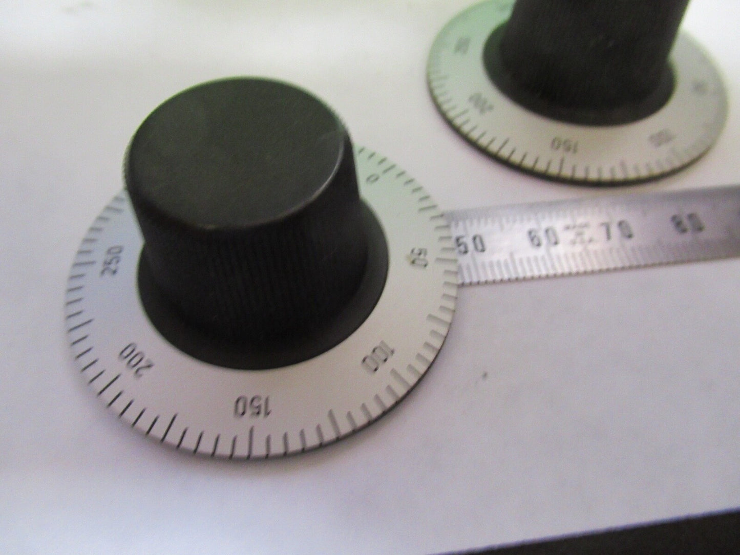 ZEISS GERMANY PAIR KNOBS STANDARD MICROSCOPE PART AS PICTURED G7-A-40