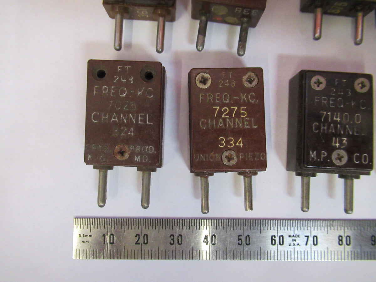 LOT VINTAGE WWII  QUARTZ CRYSTAL FT-243  KC FREQUENCY RADIO AMATEUR X3-B-01