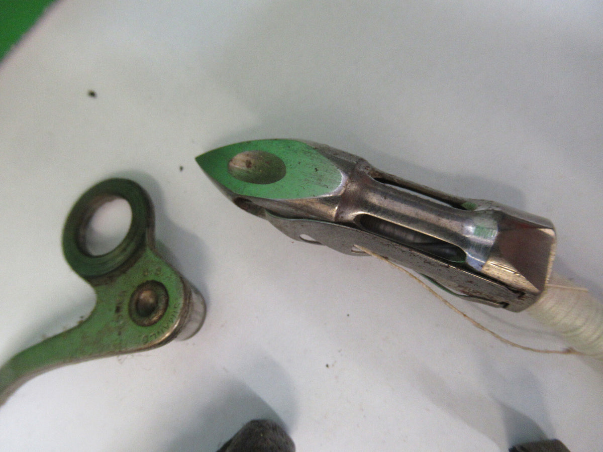 OLD SINGER SEWING ACCESSORY MACHINE  LOT PARTS ATTACHMENT ASSEMBLY &H2-A-25