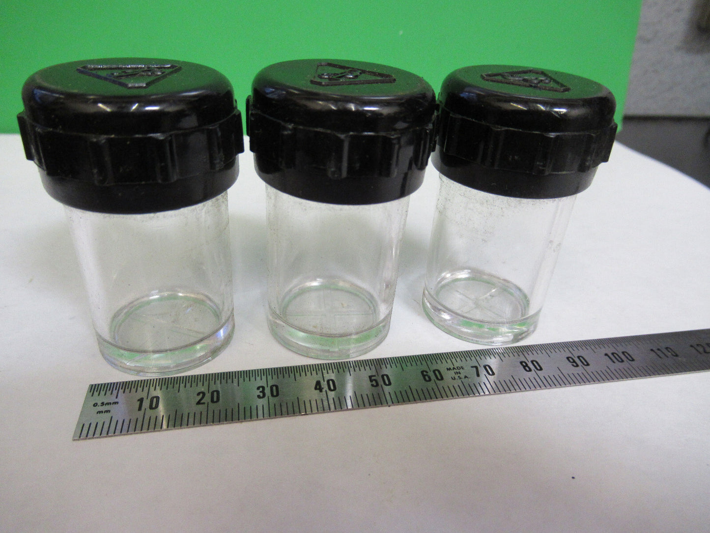 BAUSCH LOMB EMPTY PLASTIC OBJECTIVE CANISTER MICROSCOPE PART AS PICTURED X4-A-47