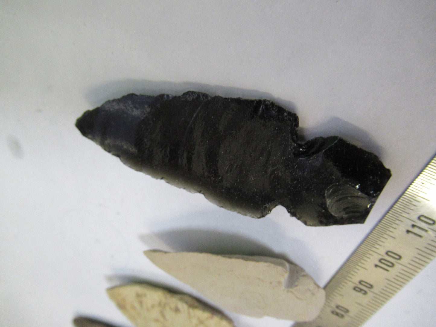 LOT STONE & OBSIDIAN ARROW HEADS AS PICTURED W3-C-46