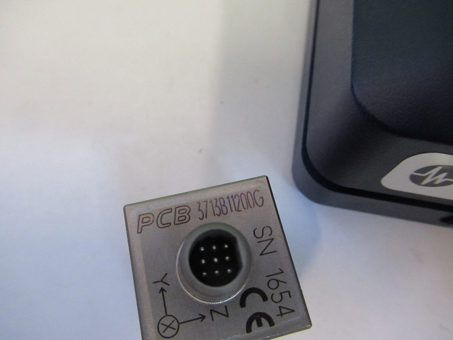 PCB PIEZOTRONICS 3713B11200G DC ACCELEROMETER TRIAXIAL AS PICTURED #Z6-A-69