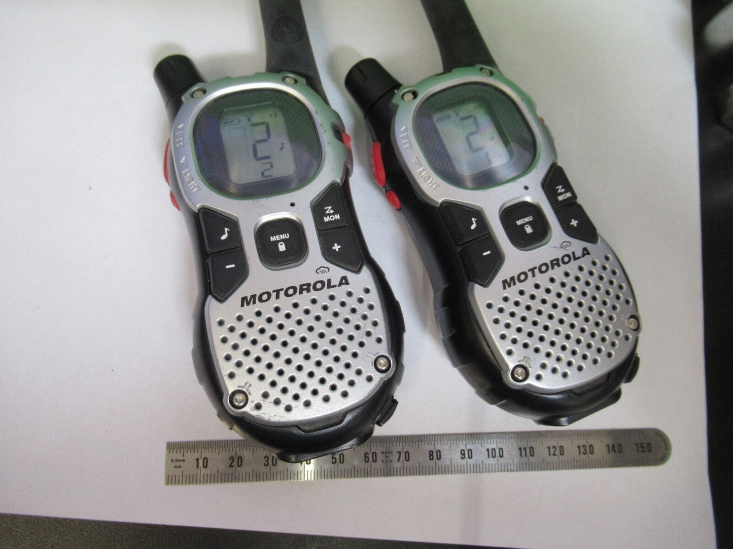 PAIR USED WALKIE TALKIES MOTOROLA WITHOUT CHARGER AS PICTURED 18-FT-50