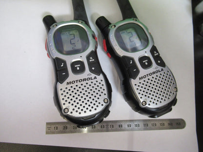 PAIR USED WALKIE TALKIES MOTOROLA WITHOUT CHARGER AS PICTURED 18-FT-50