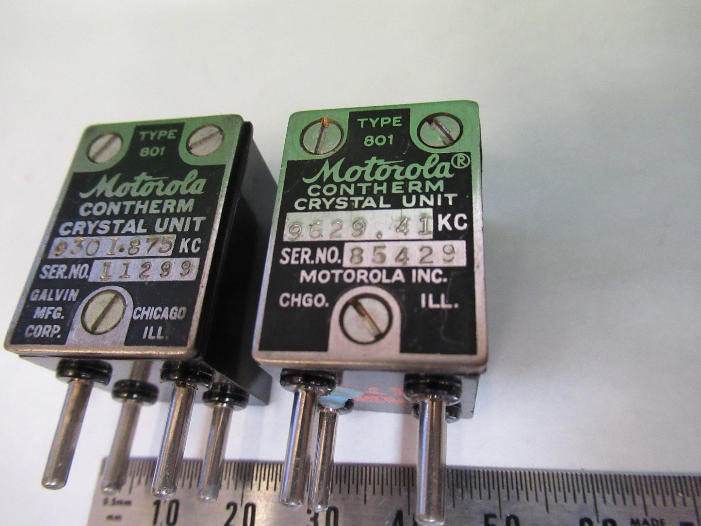 ANTIQUE MOTOROLA QUARTZ CRYSTAL FREQUENCY CONTROL RADIO AS PICTURED T6-B-40