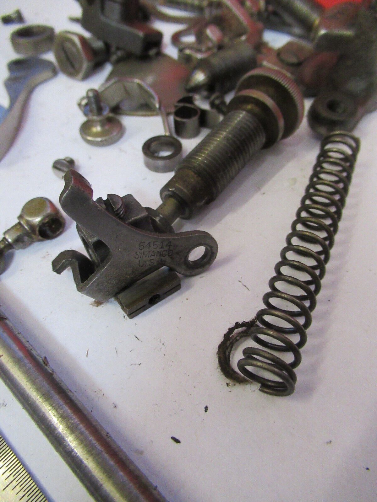 FOR PARTS OLD SINGER SEWING MACHINE ASSORTED INTERNAL PARTS as pictured &H9-B-67