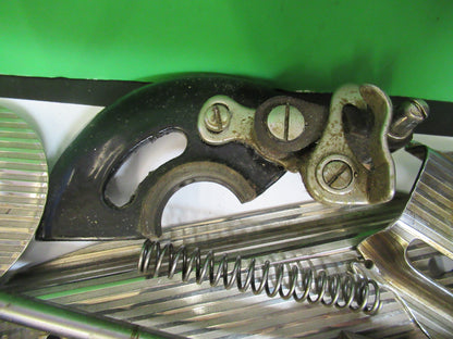 FOR PARTS OLD SINGER SEWING MACHINE ASSORTED INTERNAL PARTS as pictured X5-A-77