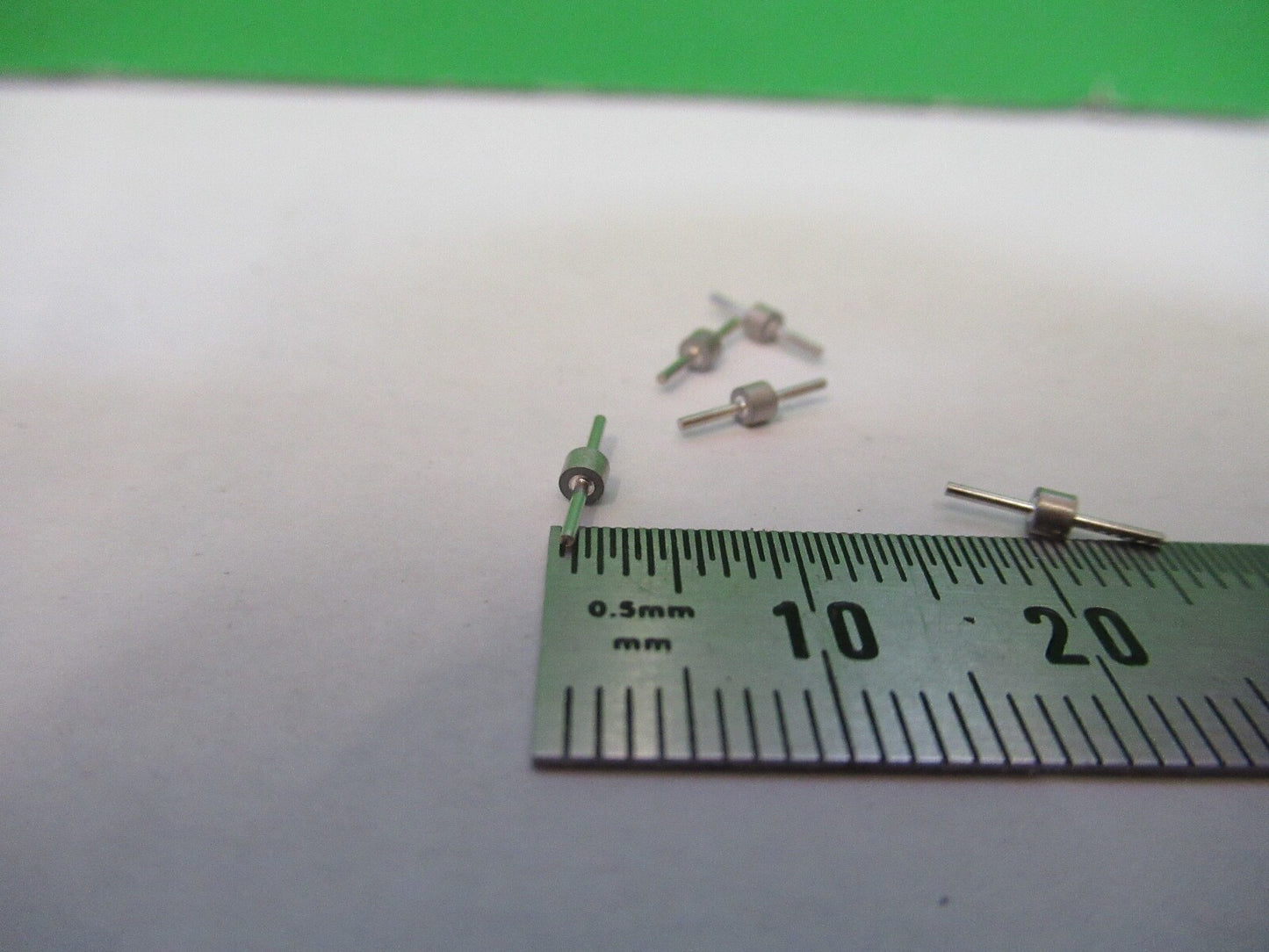 LOT 5 EA ULTRA HIGH TEMPERATURE GLASS TO METAL SEAL PINS ASSEMBLY AS PIC 18FT29
