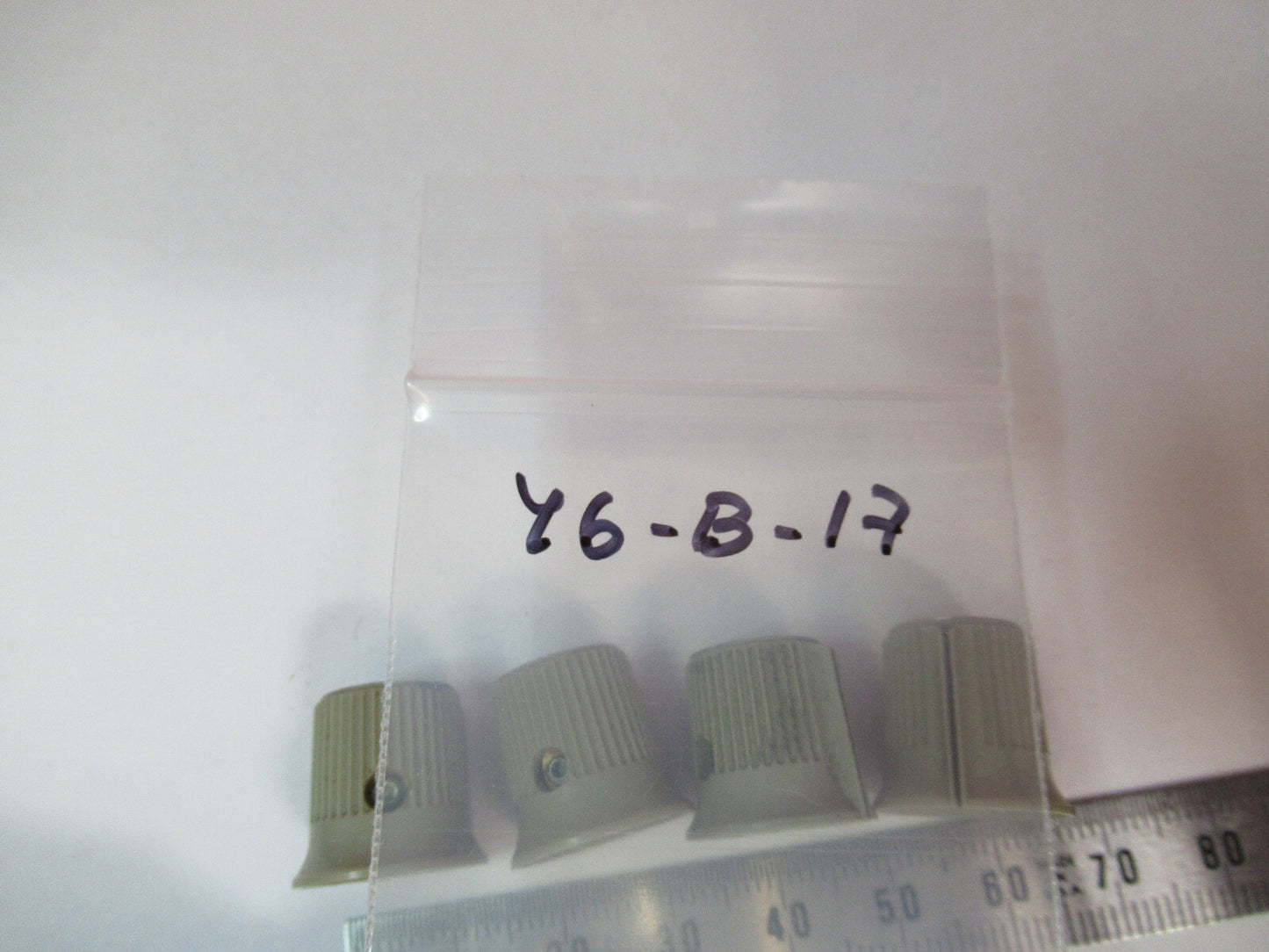 HP HEWLETT PACKARD SET OF PLASTIC KNOBS INSTRUMENT AS PICTURED Y6-B-17
