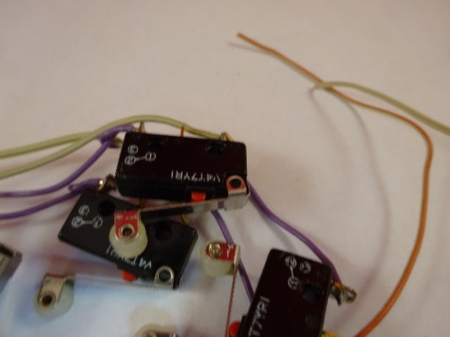LOT 6 EA MICRO POSITION SWITCH V4T74RI CONTROL AS IS &H1-C-25