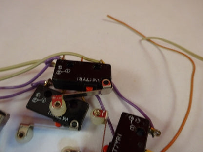 LOT 6 EA MICRO POSITION SWITCH V4T74RI CONTROL AS IS &H1-C-25