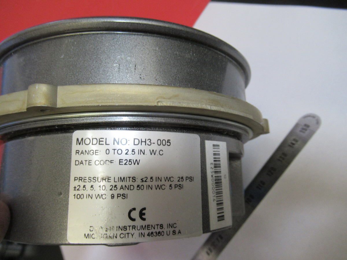 Dwyer Model DH3-005 Pressure Monitoring Workbench or Chamber