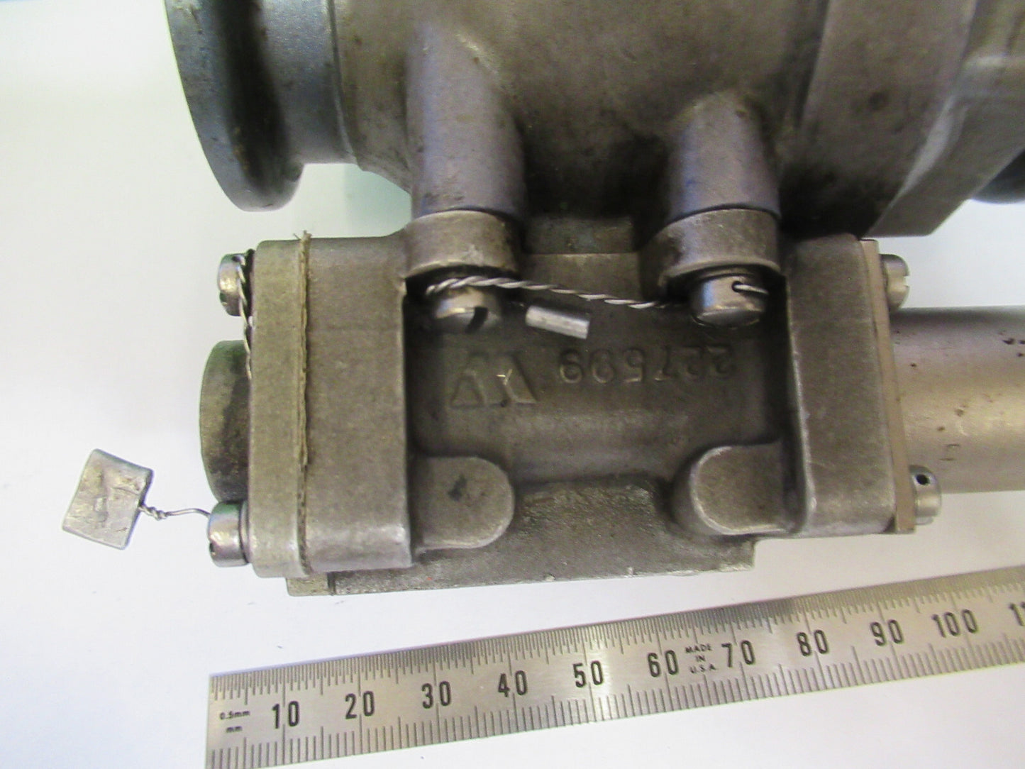 UH-60 WHITTAKER MEGGITT SOLENOID VALVE PN 320635 AS PICTURED AIRCRAFT PART R4A39