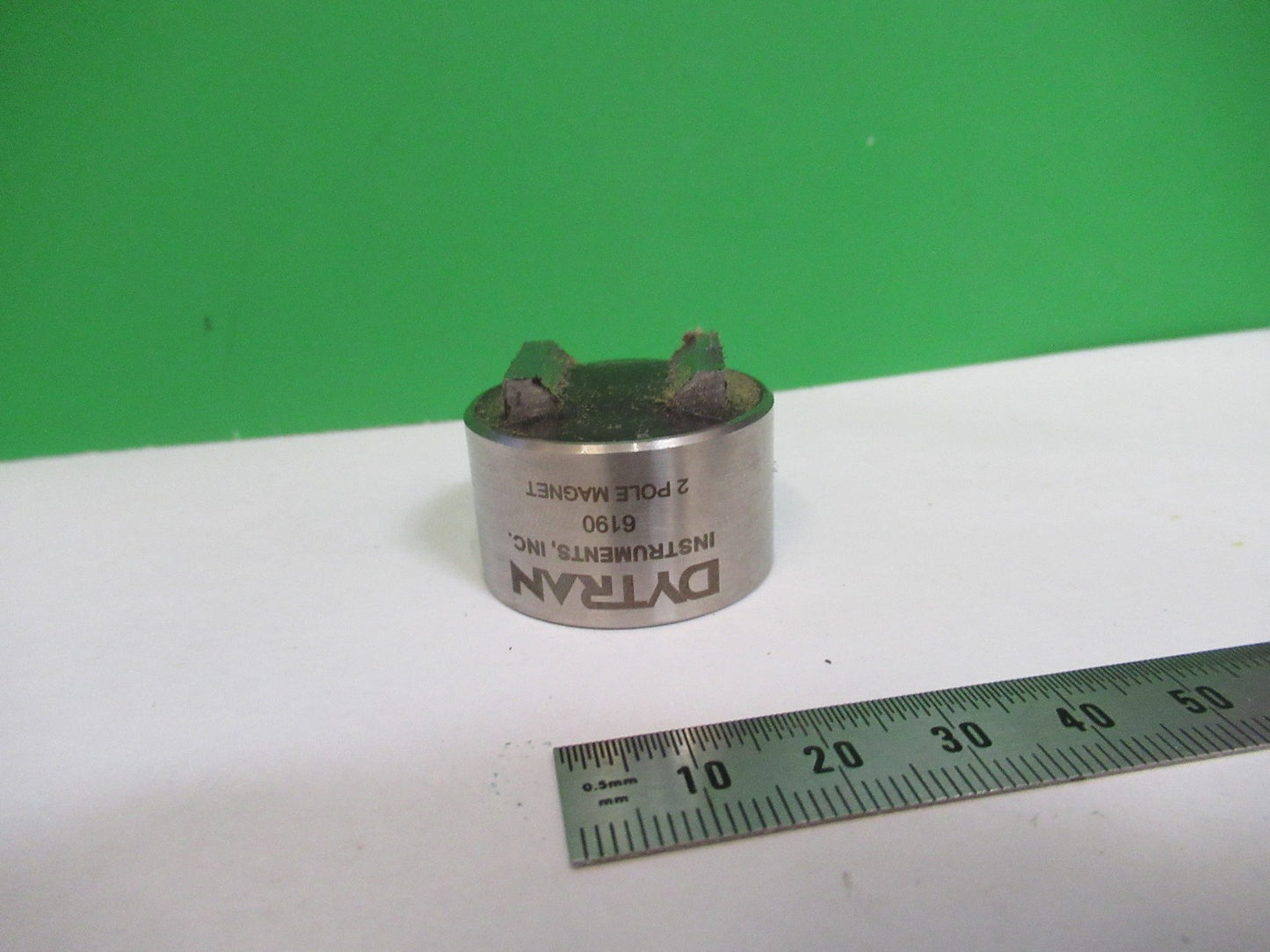 MOUNTING MAGNET 1/4-28 thread for ACCELEROMETER SENSOR AS PICTURED V3-A-92