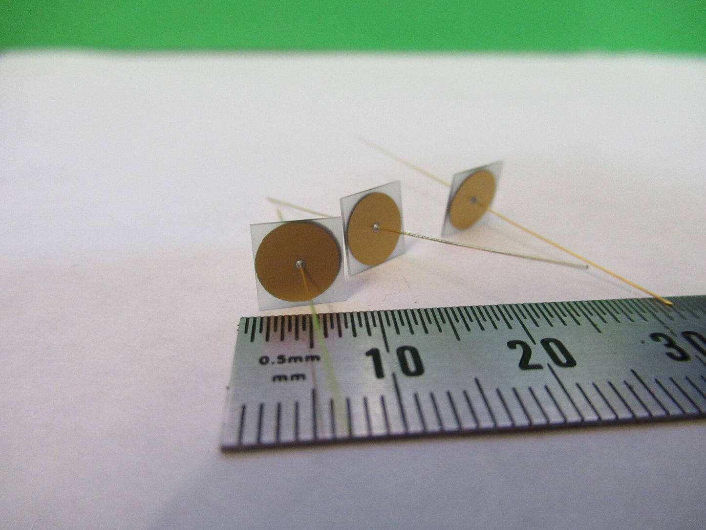 LOT BLANKS QUARTZ CRYSTAL RESONATOR 310kHz FREQUENCY CONTROL AS PICTURED S1-B-17