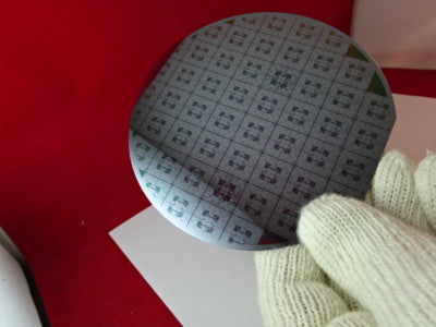 COLLECTABLE SEMICONDUCTOR WAFER SILICON WITH COMPONENTS NICE AS IS #83-A-20