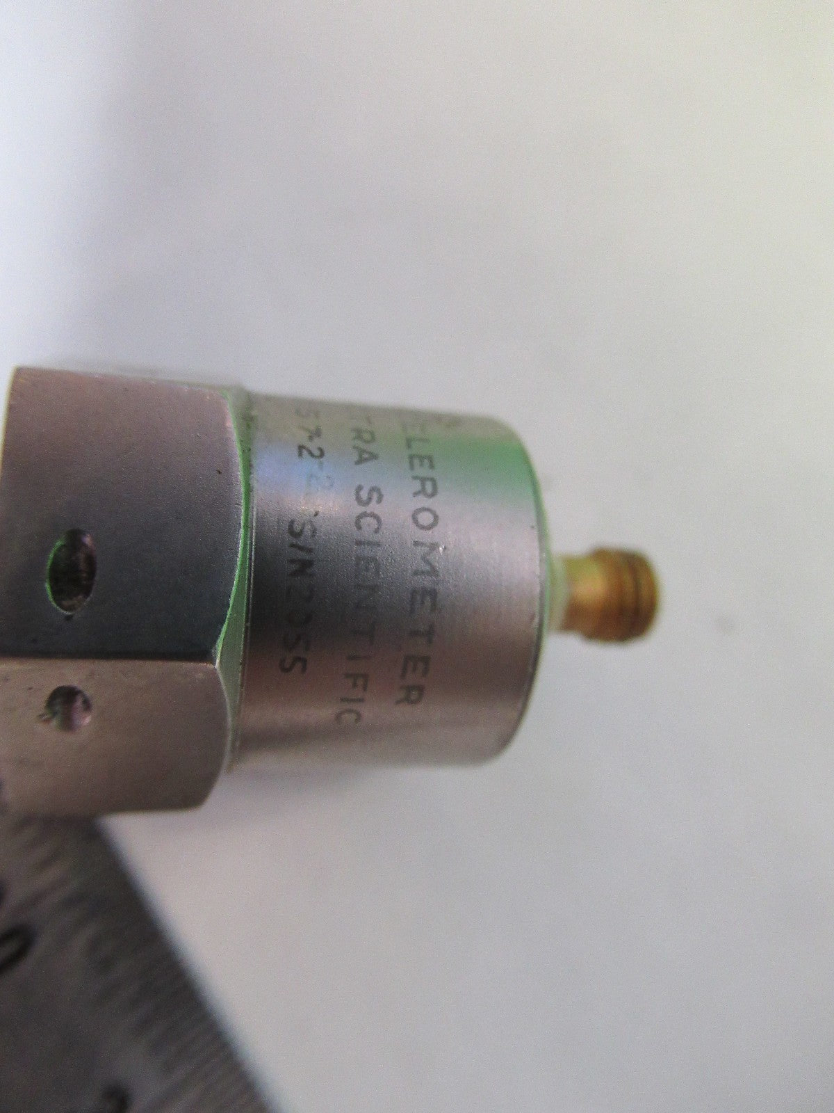 ELECTRA SCIENTIFIC SENSOR ACCELEROMETER 10-32 connector AS PICTURED  98-A-14