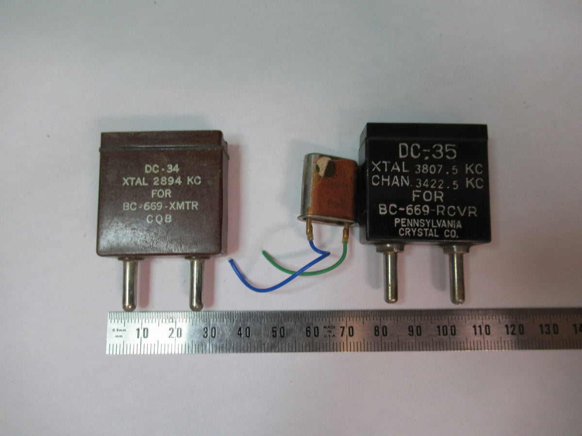 ANTIQUE WWII DC-35 -34 RESONATOR QUARTZ  FREQUENCY CONTROL AS PICTURED T5-A-97