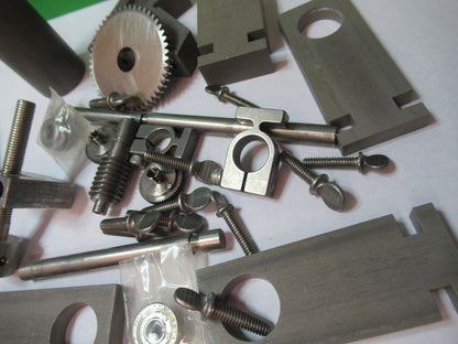 SERVO KIT LOT GEARS + ACCESSORIES ROBOTICS MECHATRONICS AS PICTURED G5-A-19