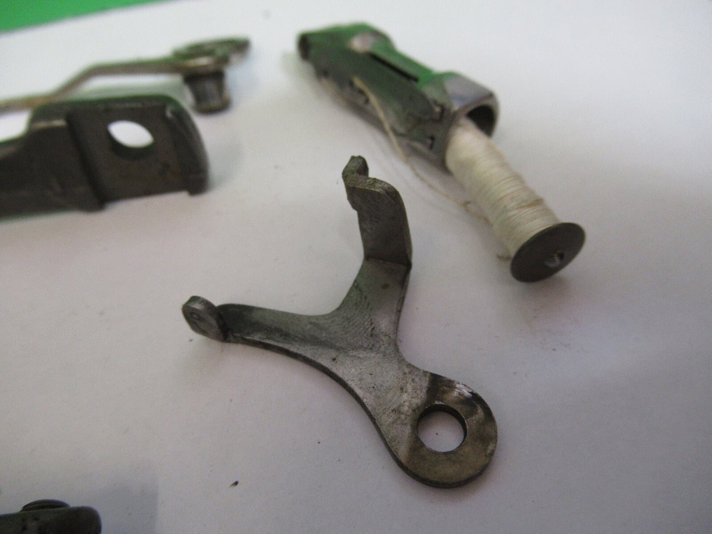 OLD SINGER SEWING ACCESSORY MACHINE  LOT PARTS ATTACHMENT ASSEMBLY &H2-A-25