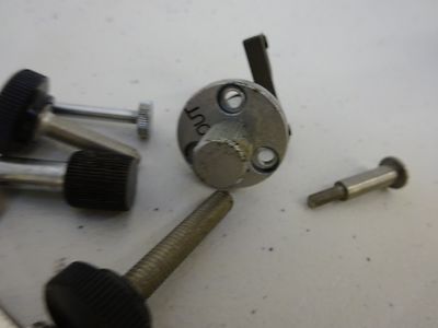 MIKROSKOP-TEILE LOT SCHRAUBEN KNÖPFE ETC WIE IST BIN#P4-B-48