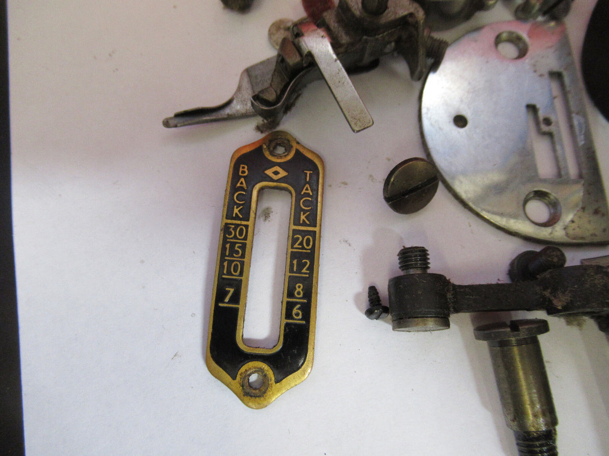 FOR PARTS OLD SINGER SEWING MACHINE ASSORTED INTERNAL PARTS as pictured &H9-B-64