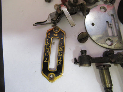 FOR PARTS OLD SINGER SEWING MACHINE ASSORTED INTERNAL PARTS as pictured &H9-B-64