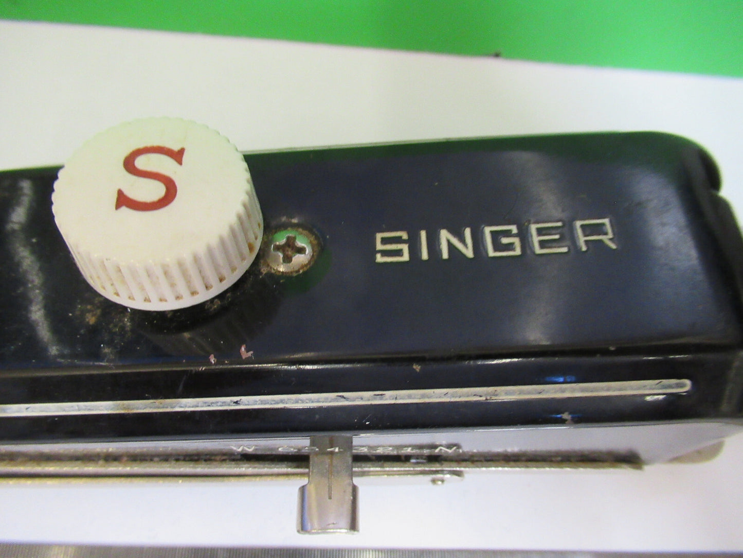 OLD SINGER SEWING ACCESSORY MACHINE W 654321 N ASSEMBLY &H2-A-12
