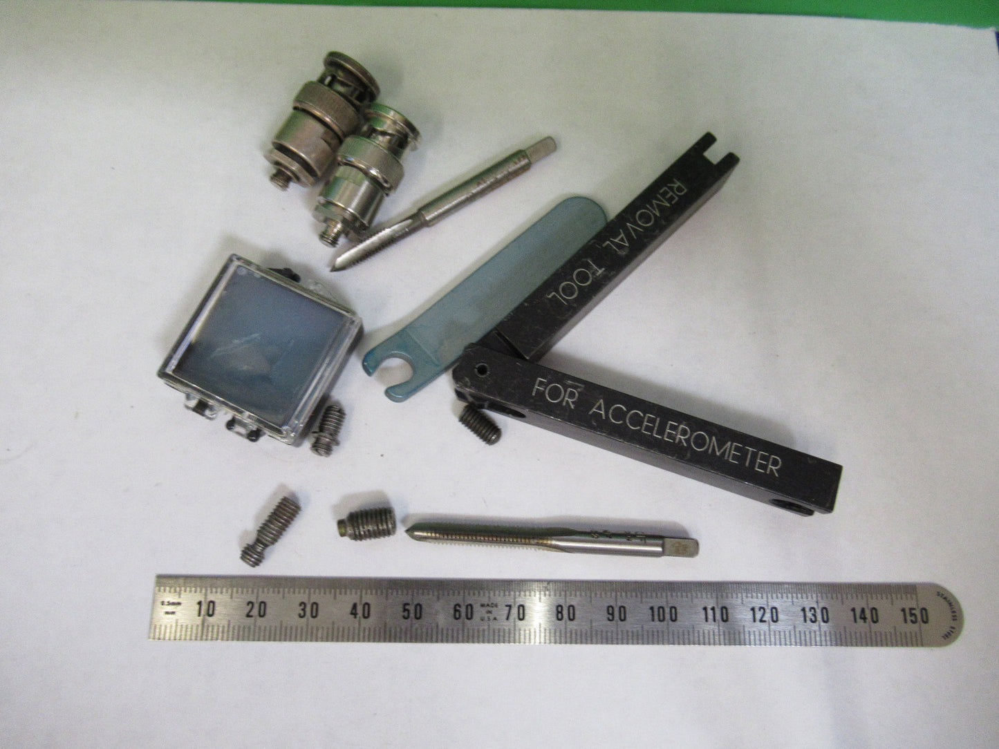 PCB PIEZOTRONICS ACCESSORIES WAX STUDS BASES for ACCELEROMETER PICTURED X4-A-46