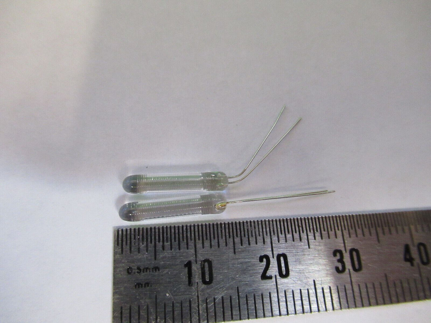 PAIR RTD PT100 PLATINUM TEMPERATURE SENSOR 100 OHMS GLASS AS PICTURED R7-B-72