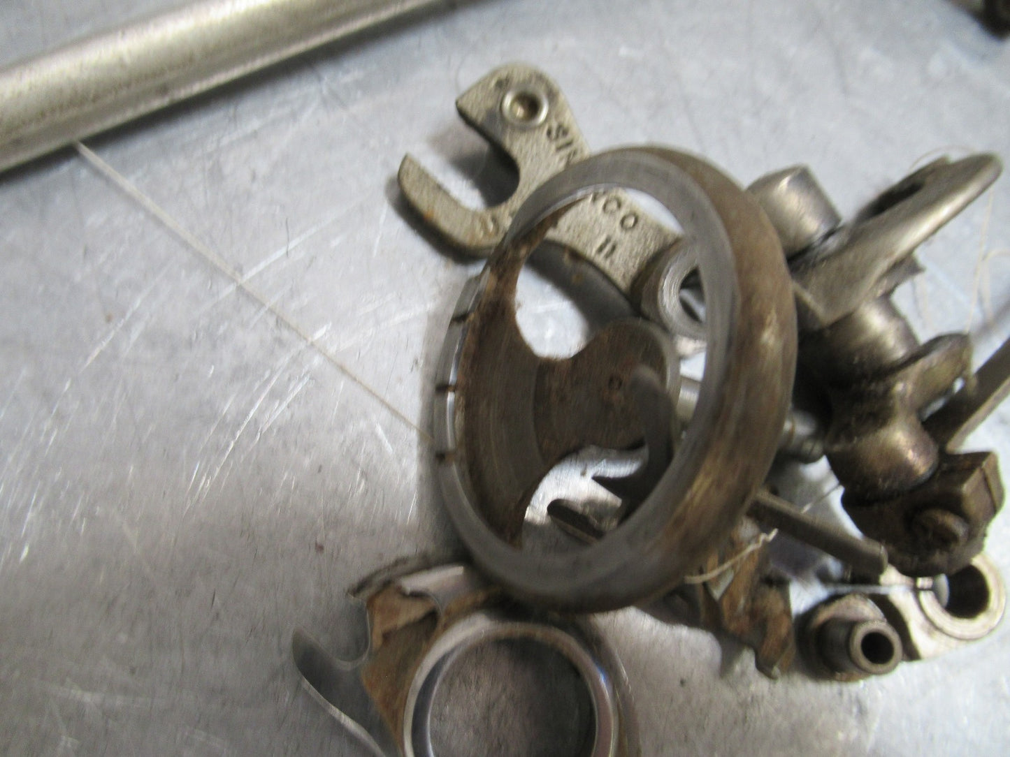 SINGER SEWING MACHINE PARTS FIXTURES PLATES ASSEMBLY AS IS AS PICTURED T8-B-49