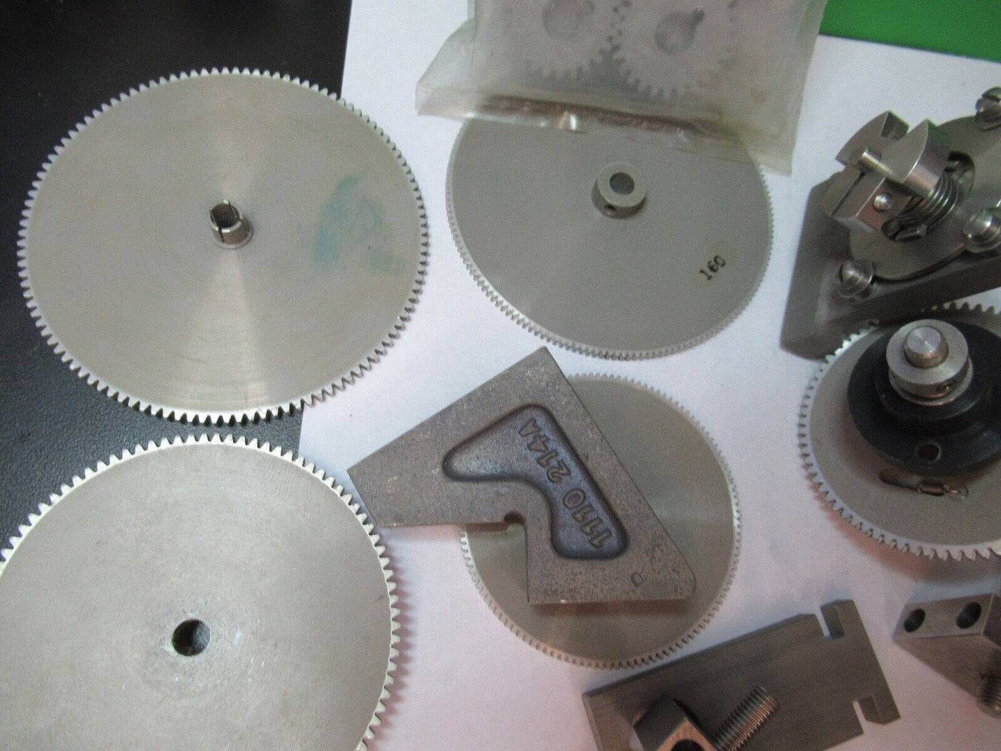 SERVO KIT LOT GEARS + ACCESSORIES ROBOTICS MECHATRONICS AS PICTURED G5-A-17