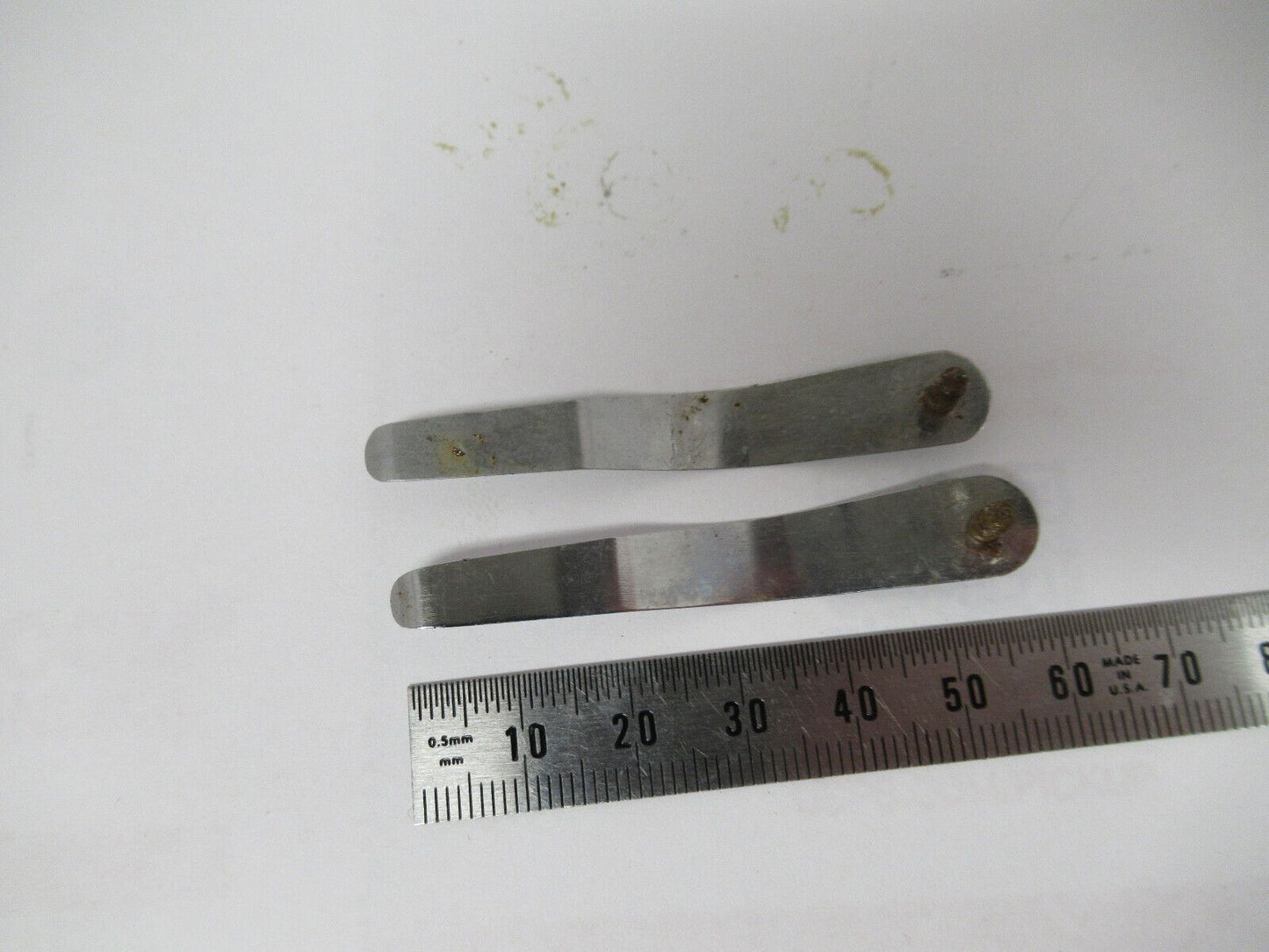 AO SPENCER PAIR CLIPS VINTAGE MICROSCOPE PART AS PICTURED W1-A-10