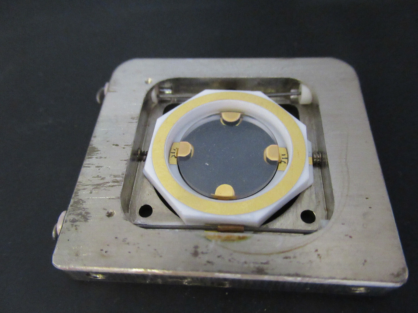 BENDIX FLATPACK LATERAL FIELD QUARTZ CRYSTAL UNKNOWN FREQUENCY AS PIC #FT-1-A-80