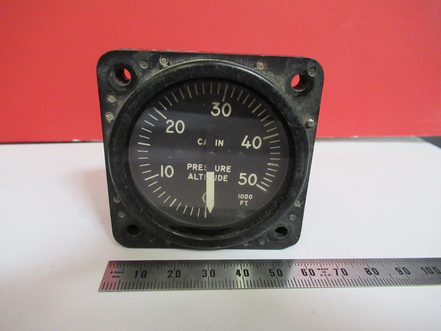 INDICATOR PRESSURE ALTITUDE CABIN KOLLSMAN 128SCA109-1  AS PICTURED  T1-A-41