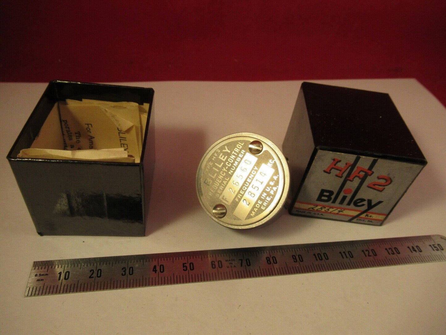 VINTAGE 1940's QUARTZ CRYSTAL BLILEY HF2 FREQUENCY 28514 KC +BOX &9-A-50
