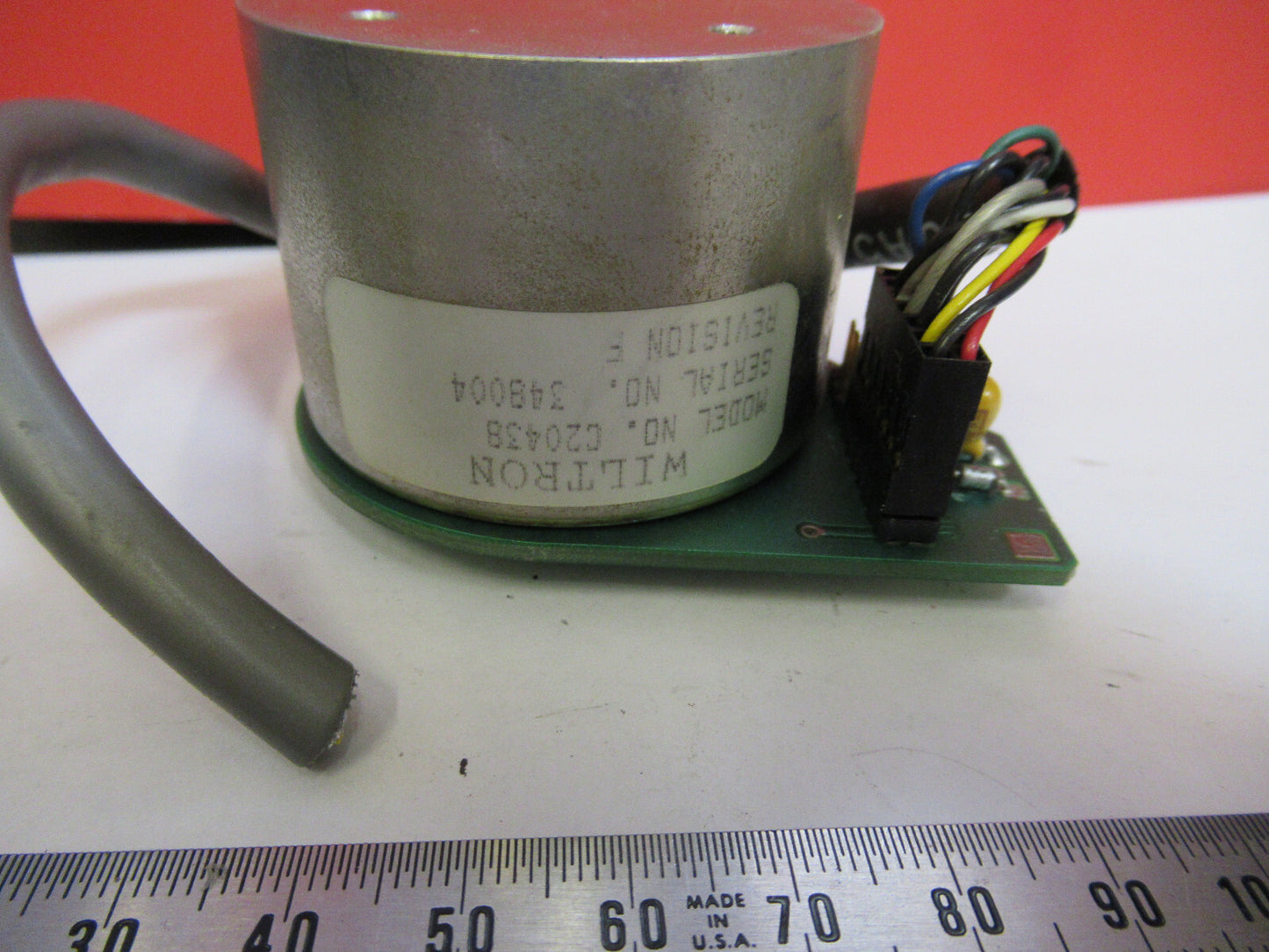 YIG OSCILLATOR MICROWAVE RF FREQUENCY GHz  WILTRON  C20438 AS PICTURED  T7-A-38