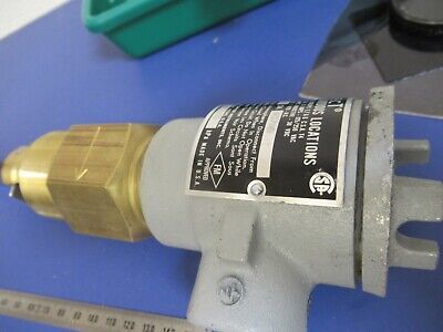FLOTEC FLOW SWITCH for HAZARDOUS LOCATIONS INDUSTRIAL CONTROL AS PICTURED 9-A-16