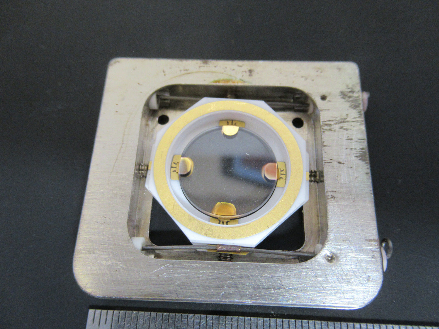 BENDIX FLATPACK LATERAL FIELD QUARTZ CRYSTAL UNKNOWN FREQUENCY AS PIC #FT-1-A-80