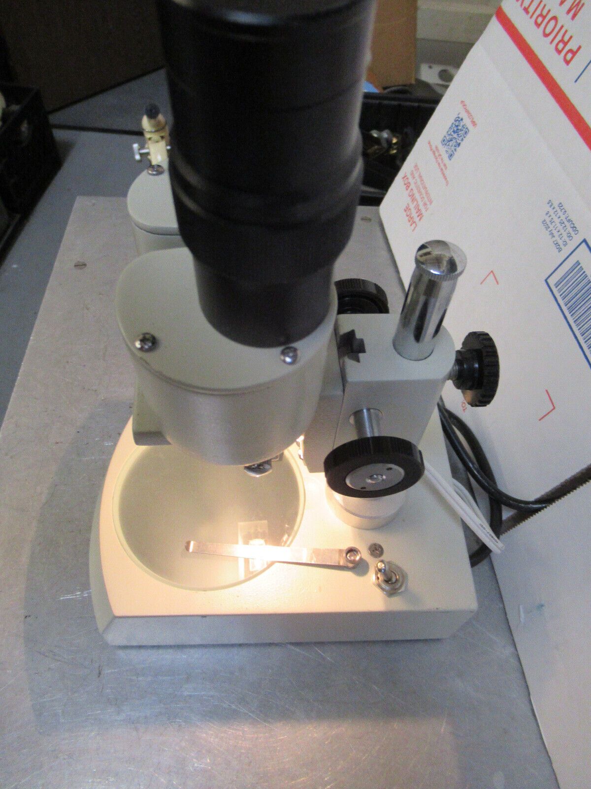 STEREO MICROSCOPE 10X TO 40X OPTICS NICE WORKING OK AS PICTURED &TD-3