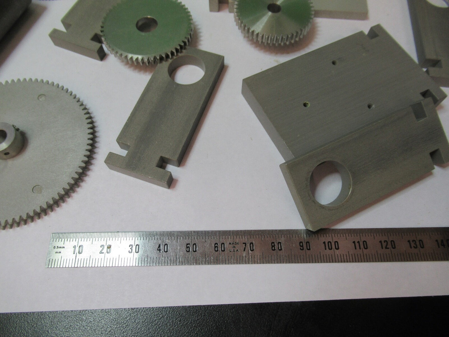 SERVO KIT LOT GEARS + ACCESSORIES ROBOTICS MECHATRONICS AS PICTURED G5-A-18
