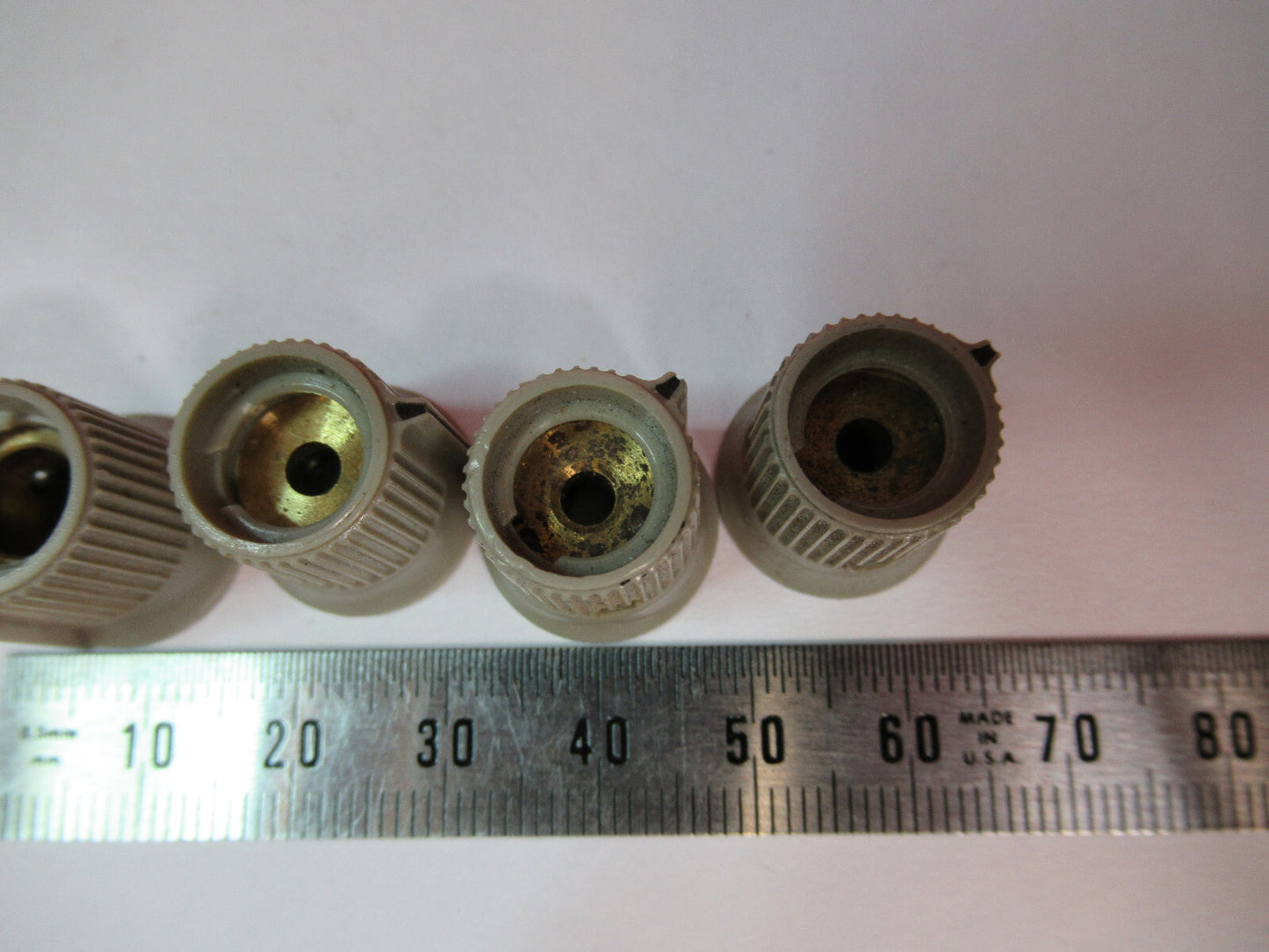 HP HEWLETT PACKARD SET OF PLASTIC KNOBS INSTRUMENT AS PICTURED Y6-B-18