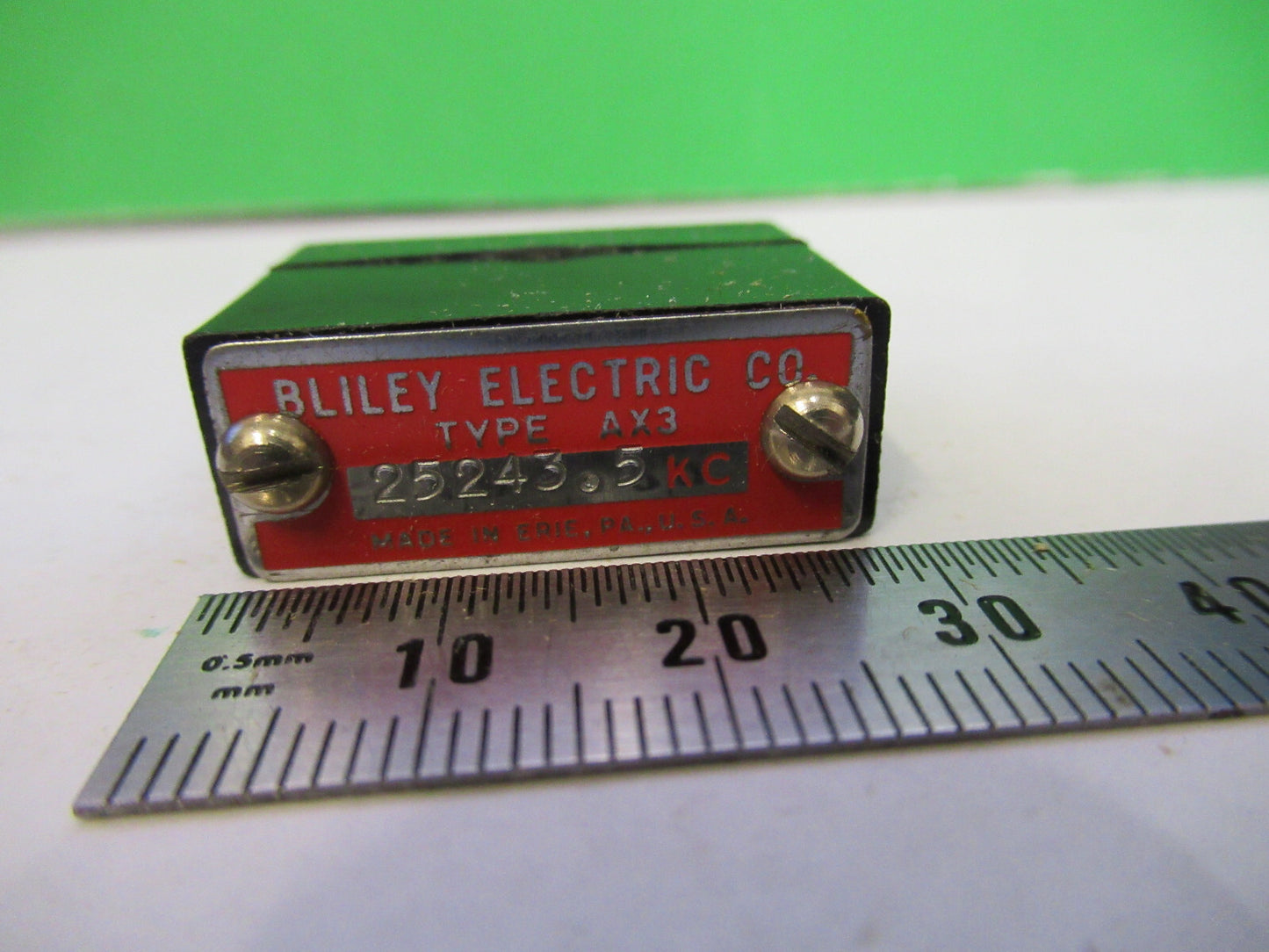 VINTAGE WWII BLILEY QUARTZ CRYSTAL AX2 25243.5 KC FREQUENCY RADIO AMATEUR S1-B32